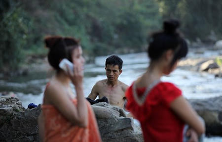 Sơn nữ Thái “tắm tiên”